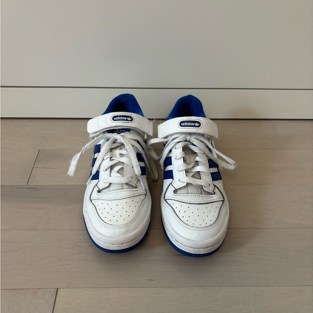 Adidas - Forum Low - Cloud White & Royal Blue - Women’s size 5 !! 💙